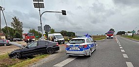 Zderzenie trzech samochodów na DK50. Dwie osoby trafiły