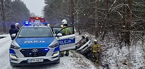 77-latek traci panowanie nad autem