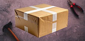 W paczce kombinerki i niewielki młotek. A miało być coś