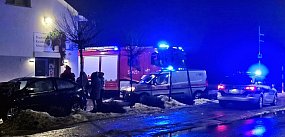 Samochodem w budynek i skrzynkę gazową!