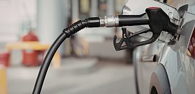 Tusk ogłosił decyzję ws. cen paliw. Rząd obniży...