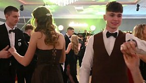 Tanecznie na studniówce ZS nr 1 w Płońsku 