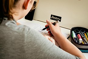 Obowiązkowe prace domowe wrócą do szkół? Polacy mówią jasno-24100