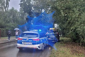 Hulajnoga i promile to nie jest dobre połączenie. 42-latek zabrany do szpitala-24146