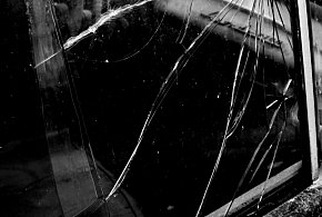 Policjanci apelują do świadków o pomoc w sprawie uszkodzeń pojazdów-24854