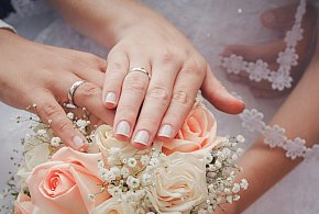 40 tys. zł za ślub i dziecko. PiS chce zachęcać do małżeństw i rodzicielstwa-25190