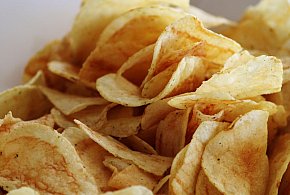 Podatek tłuszczowy uderzy w przekąski? Posłowie pokazują projekt-25420