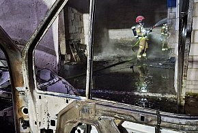Akcja gaśnicza strażaków w Kroczewie. W ogniu samochód dostawczy-25518