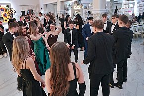 Potraktujcie ten bal jako dobrą monetę przed maturą - ZS w Raciążu studniówkowo-25927