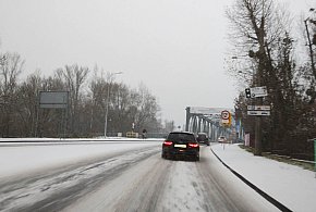 Poważne zagrożenie na drogach. Kierowcy często o tym zapominają-25968