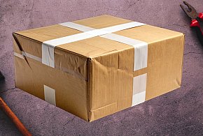 W paczce kombinerki i niewielki młotek. A miało być coś innego...