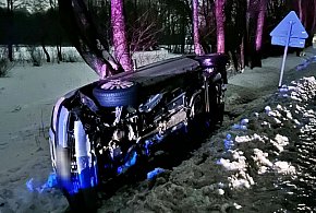 Opel w rowie. Kierowca i pasażer pijani!