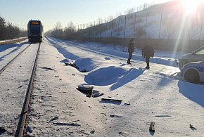 Toyota uderzyła w bok szynobusu. Na szczęście nikomu nic się nie stało