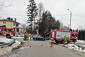 Trzy auta zderzyły się na skrzyżowaniu w Jońcu