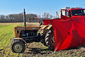 Tragedia we wsi w gminie Czerwińsk. Nie żyje kierowca ciągnika