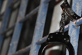 Poszukiwany zatrzymany, a jego siostra z zarzutami - szarpała policjanta