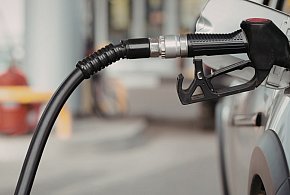 Tusk ogłosił decyzję ws. cen paliw. Kierowcy mogą odetchnąć