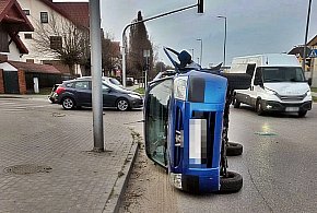 Trzy samochody zderzyły się na skrzyżowaniu w Płońsku. Co ustalili policjanci?