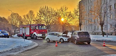 Zderzenie toyoty z fordem na skrzyżowaniu w Płońsku-25939