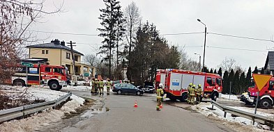 Trzy auta zderzyły się na skrzyżowaniu w Jońcu