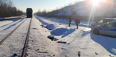 Toyota uderzyła w bok szynobusu. Na szczęście nikomu nic się nie stało