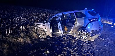 Toyota zahaczyła o tył ciągnika, a zaraz potem zderzyła się z renault