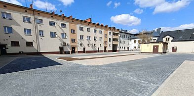 Ratusz z nowym otoczeniem. Modernizacja zmieniła podwórko