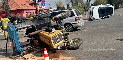 Nie ustąpił na światłach – zderzenie trzech pojazdów na DK50