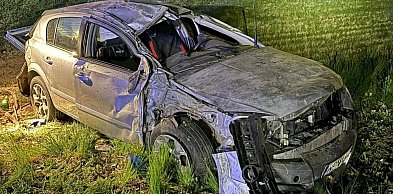 Pijany kierowca wiózł kobietę w ciąży i uderzył w ciągnik