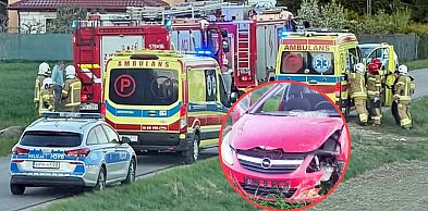 Dachowanie opla w gminie Załuski. Trzy osoby trafiły do szpitala