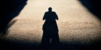 Podejrzany mężczyzna próbował włamać się do domu. Mieszkańcy apelują o czujność