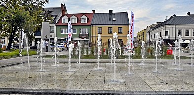 Chłodzić, nie kąpać się. Ważny komunikat w sprawie fontanny w rynku