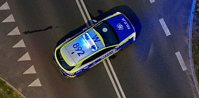 Nie zauważył robót drogowych. Volvo wjechało w oznakowanie i barierę na S7