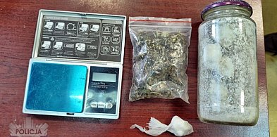 Policja o nietypowych schowkach na narkotyki w domu u 38-letniego mężczyzny-25155