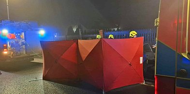 Skoda zjechała z jezdni i uderzyła w ogrodzenie cmentarza. Kierowca nie żyje-25578