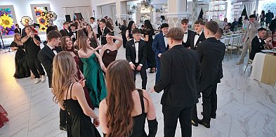 Potraktujcie ten bal jako dobrą monetę przed maturą - ZS w Raciążu studniówkowo-25927