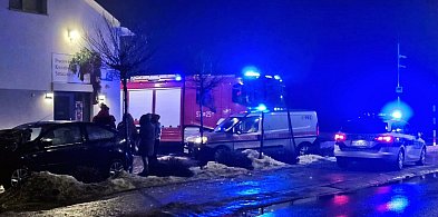 Płońsk: Samochodem w budynek i skrzynkę gazową!