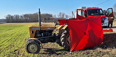 Tragedia we wsi w gminie Czerwińsk. Nie żyje kierowca ciągnika
