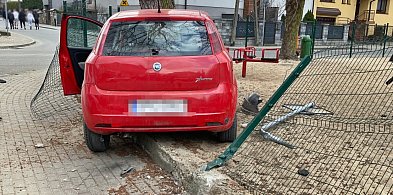 Tak się kończy jazda pod wpływem alkoholu! Wszystko przy placu zabaw!