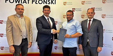 Powiat Płoński z umowami na modernizację kilku dróg -24069