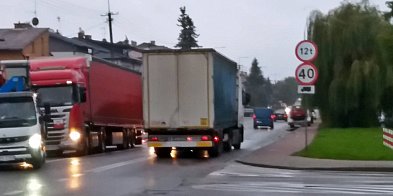 Policja odpowiada na temat wjazdu ciężarówek na teren miasta-24522