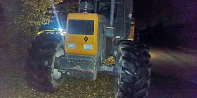Chcieli zrobić wrażenie... Ciągnikiem na dyskotekę. 16--24636