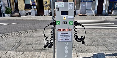 Wzrosną opłaty za korzystanie ze stacji ładowarek na Placu 15 Sierpnia-24720