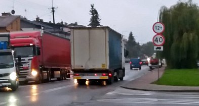 Policja odpowiada na temat wjazdu ciężarówek na teren miasta-24522