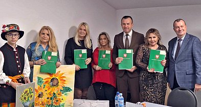 Gminna ''piątka'': bus, droga, altana, stołówka i sprzęt sportowy-24842