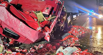 Na ''siódemce'' ciężarówka uderzyła w bariery-25575