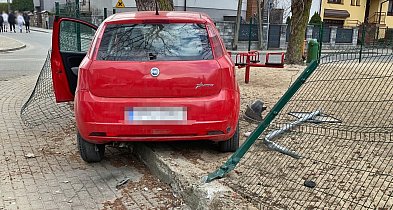 Tak się kończy jazda pod wpływem alkoholu! Wszystko przy placu zabaw!