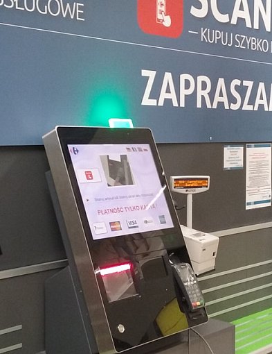 Gigant handlowy może opuścić kraj. Ma w Polsce 800 sklepów-24241