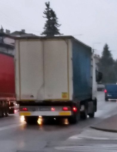 Policja odpowiada na temat wjazdu ciężarówek na teren miasta-24522