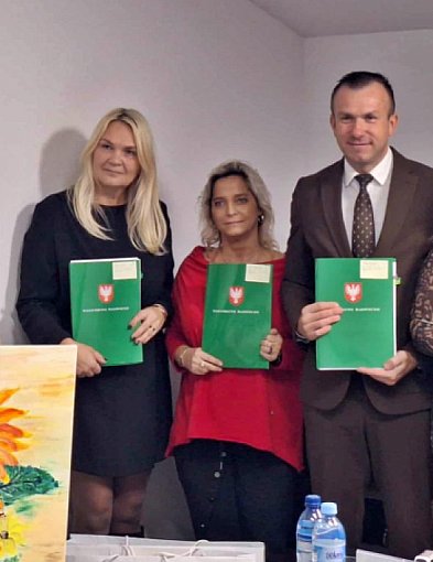 Gminna ''piątka'': bus, droga, altana, stołówka i sprzęt sportowy-24842